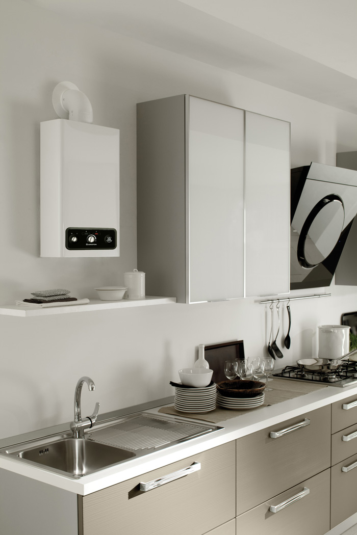 Hotpoint Fast Premium 11 GPL Vertical Tankless (instantaneous) Solo boiler system Black, White